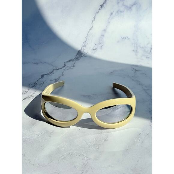 NEW Gucci GG1247S Yellow Mask Sunglasses $565 - Picture 4 of 5